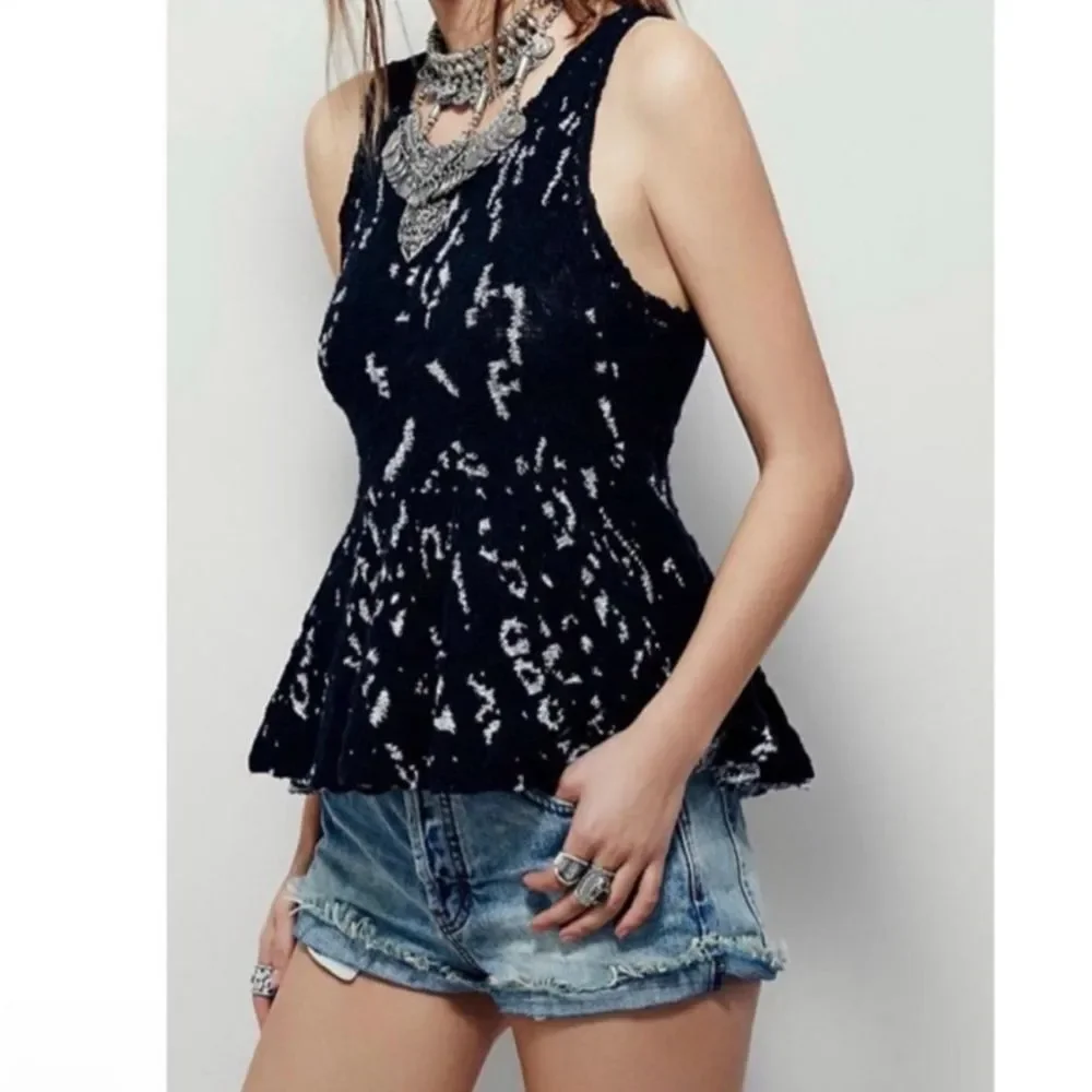 Free People side by side knit peplum tank top size Small Black White Festival